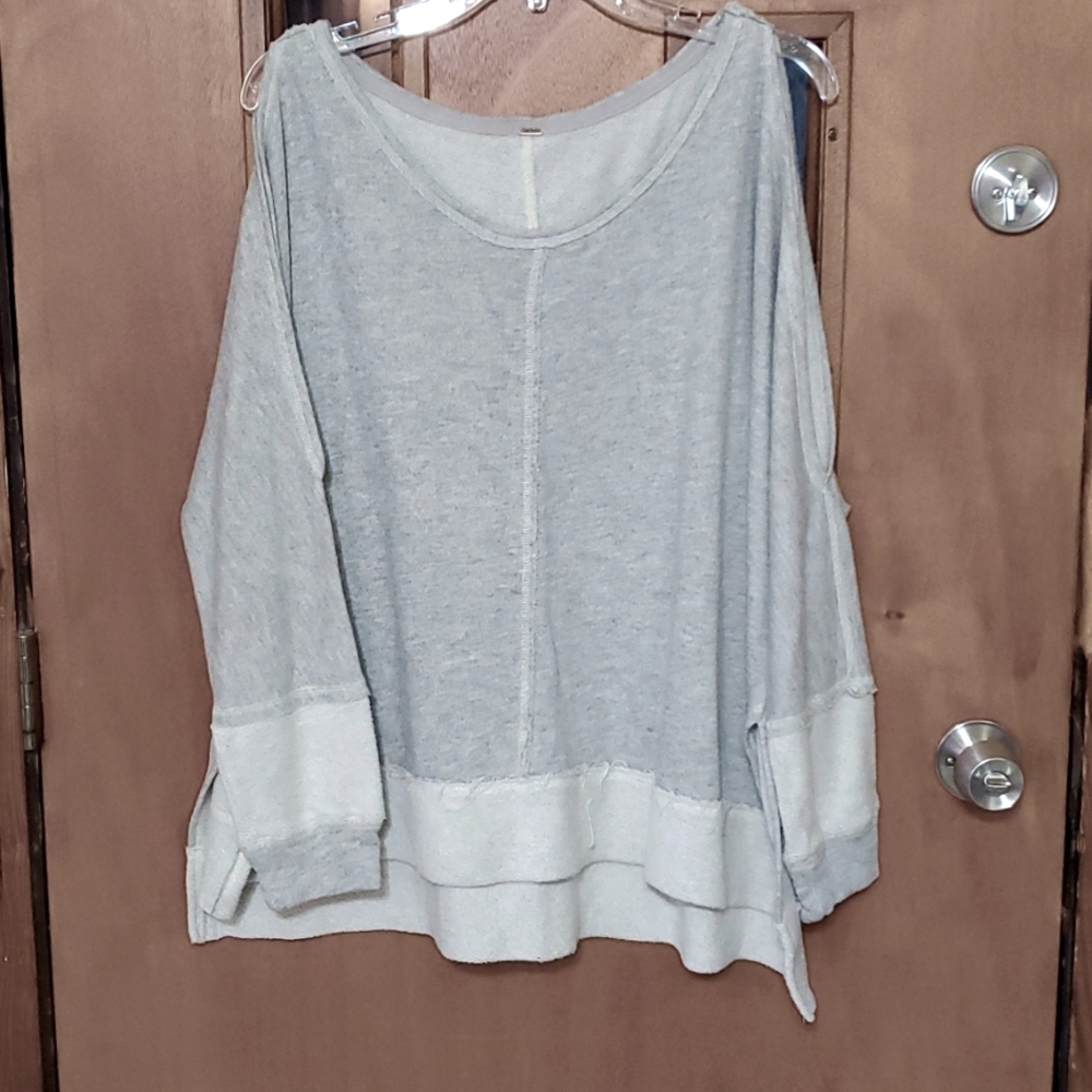 Free People boxy lightweight sweatshirt. Size S, grey & ivory colored.